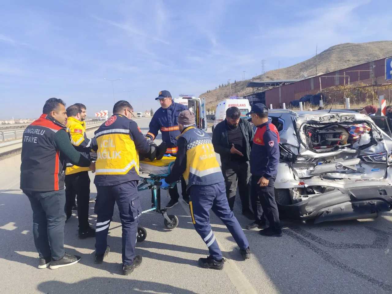 Cip ve kamyon çarpıştı! Aile tatili kabusa döndü 2