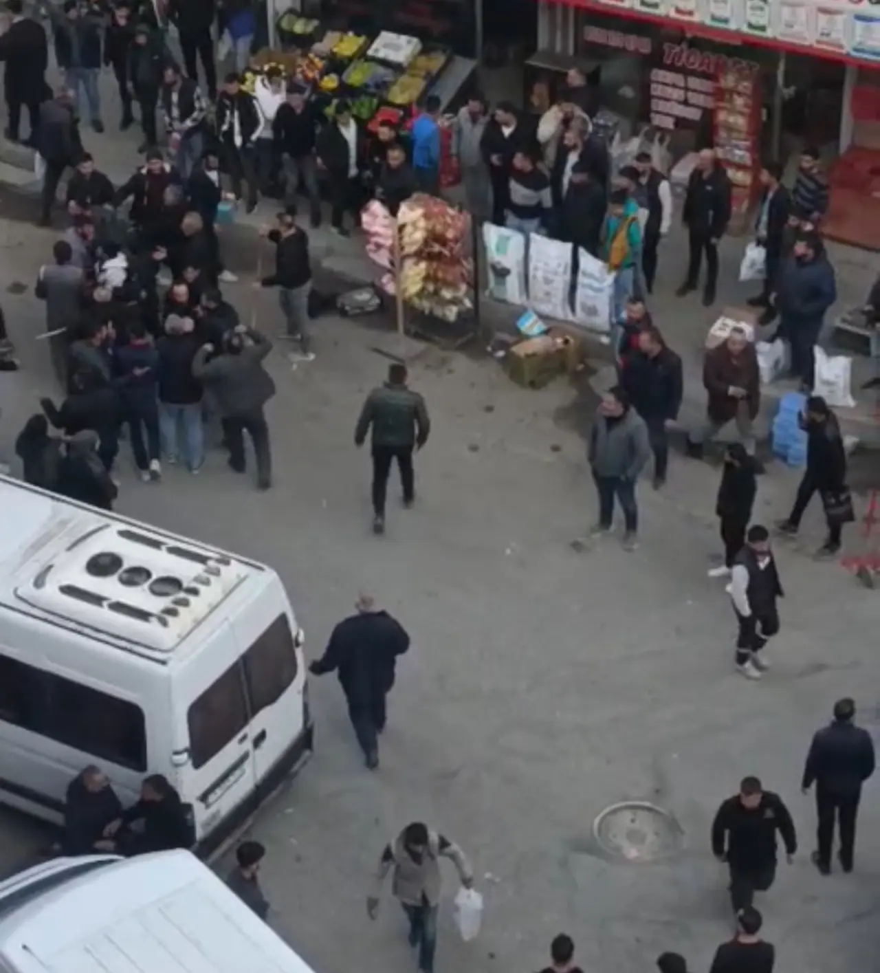 Değnek, balta ve silahlar! Iğdır’da şiddet sokağa taştı 3