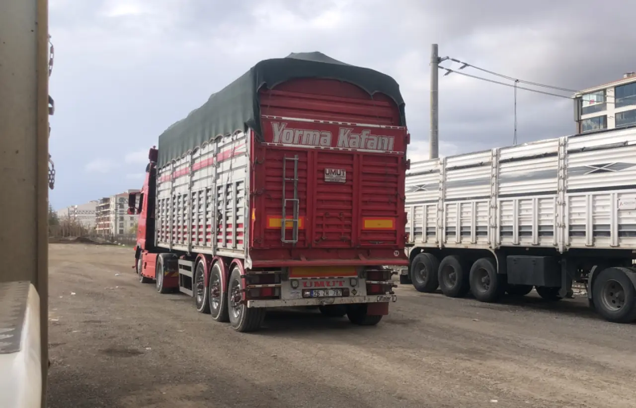 Eskişehir’de film sahnesini aratmayan anlar: Pancar yüklü tırla kovalamaca 1