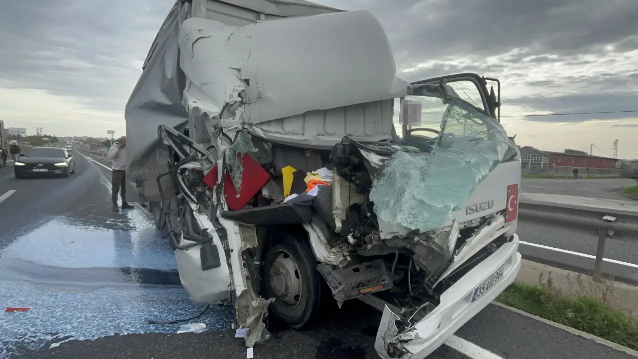 Hurdaya dönen kamyonetten mucizevi bir şekilde kurtuldu! 1