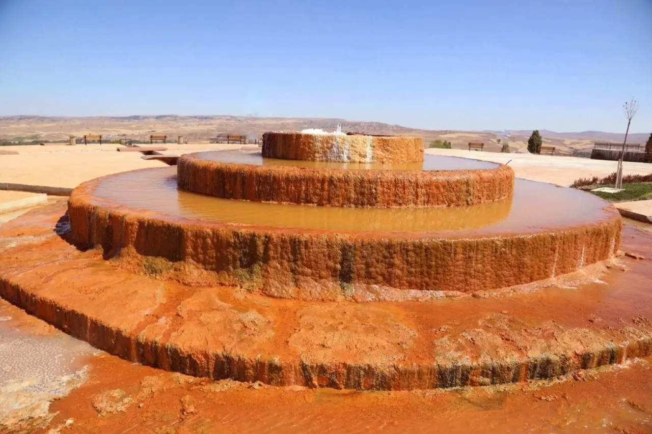 48°C’lik Şifa ve Altın Renk 5