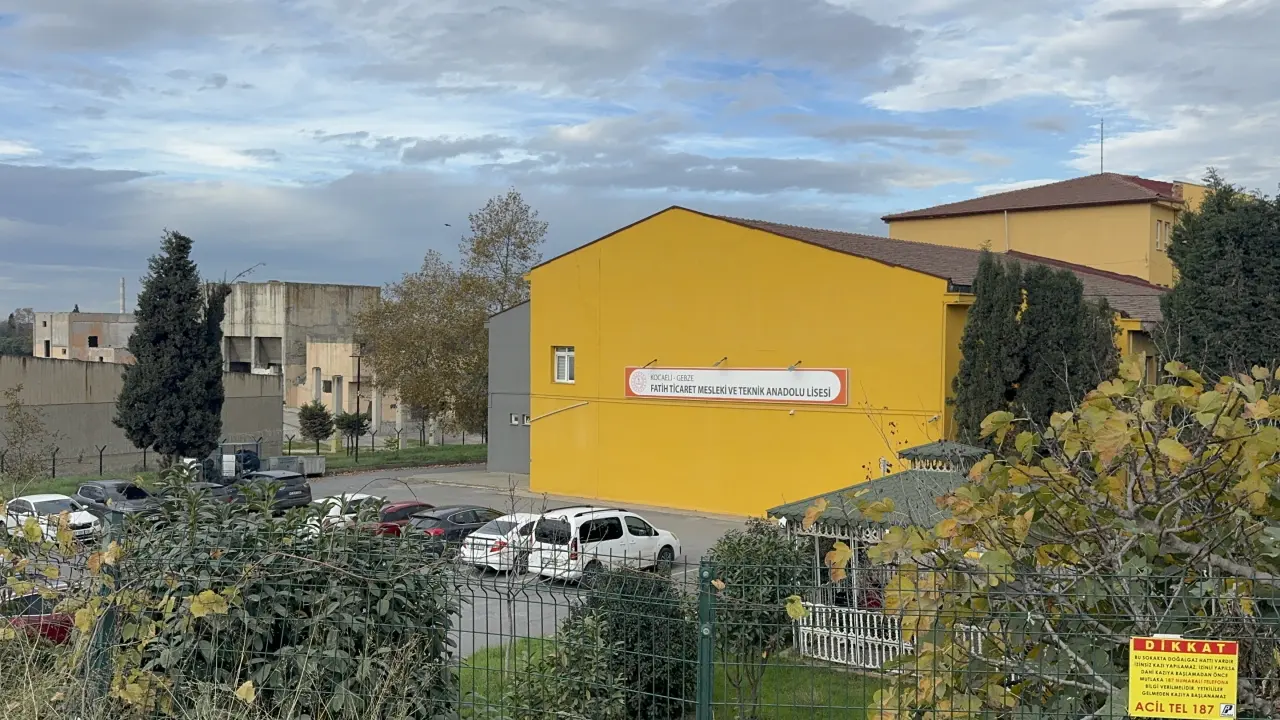 Okulda zehirlenme alarmı! Çok sayıda öğrenci hastanelik oldu 2