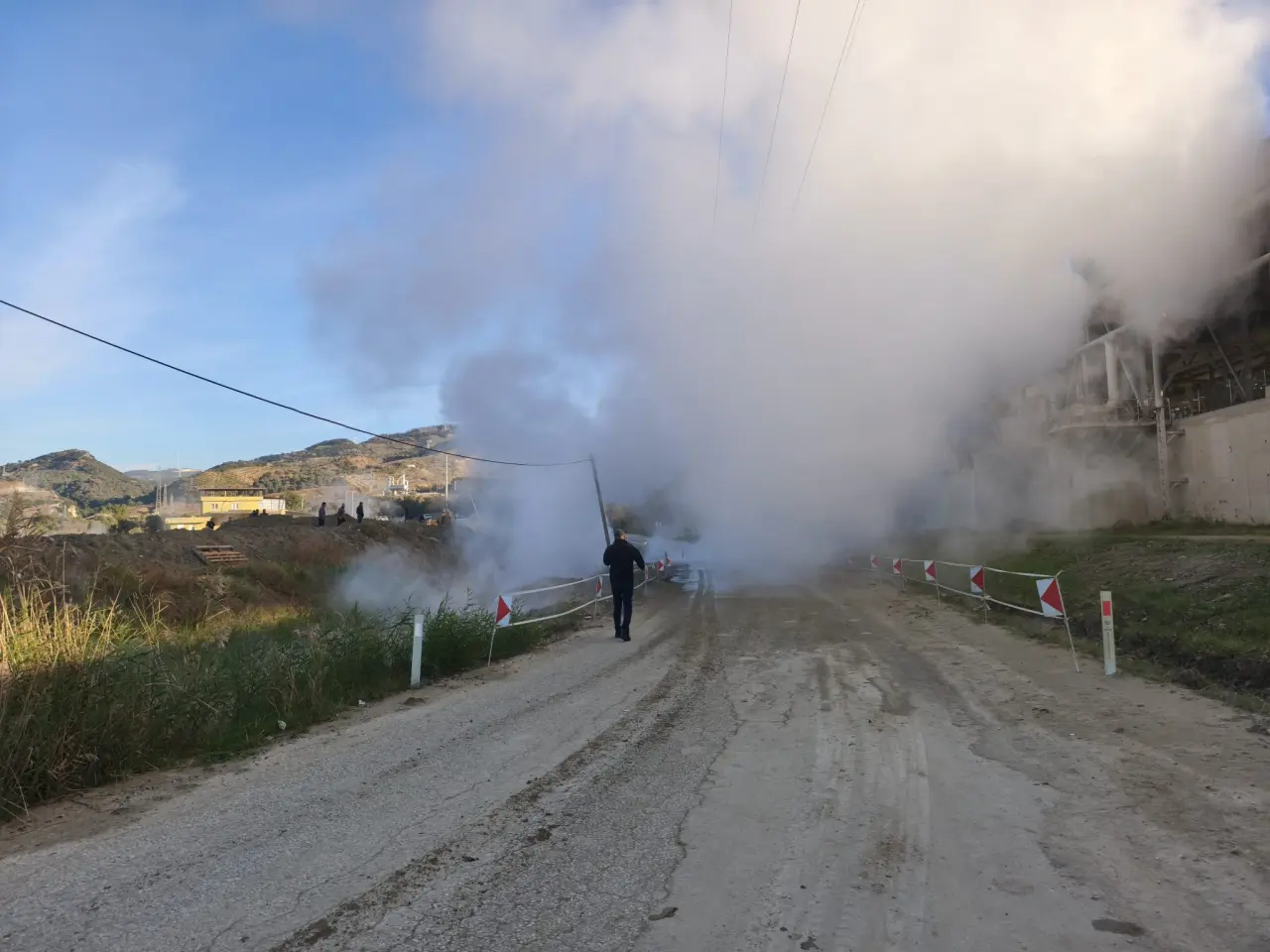Germencik’te jeotermal patlama! Yol göle döndü 1