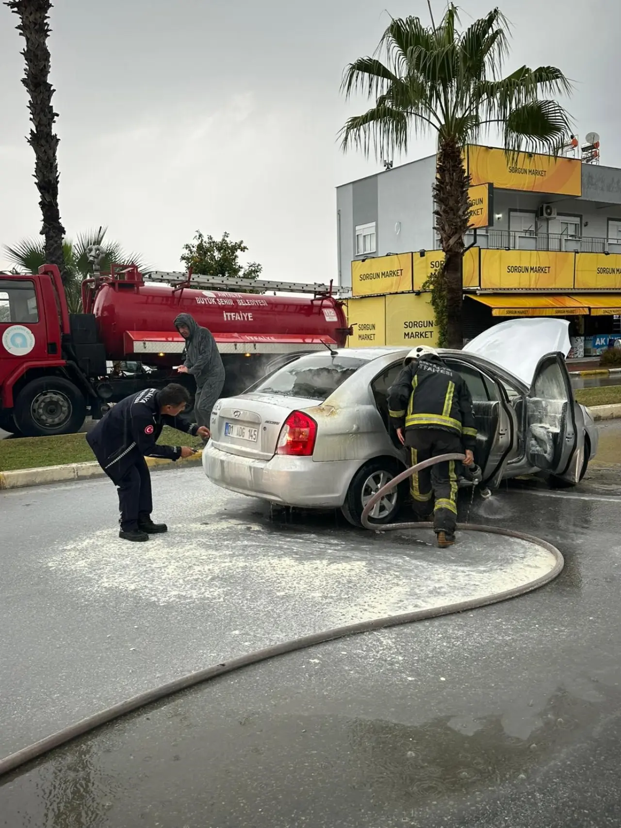 Manavgat’ta korkutan yangın: Otomobil aniden alev aldı 2