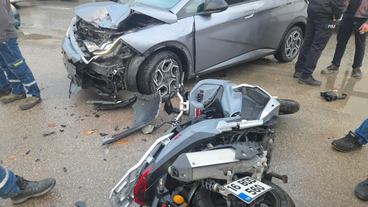 Sabah mesaisi kâbusa döndü! Çarpmanın etkisiyle 30 metre uçtular 4