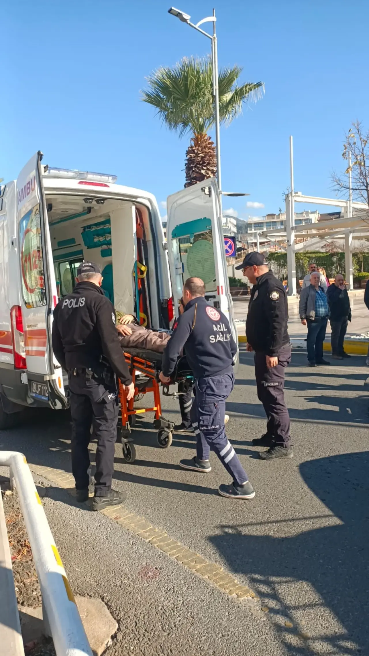 Kavşakta korku dolu anlar! Kazadan sonra kendine gelemedi 2