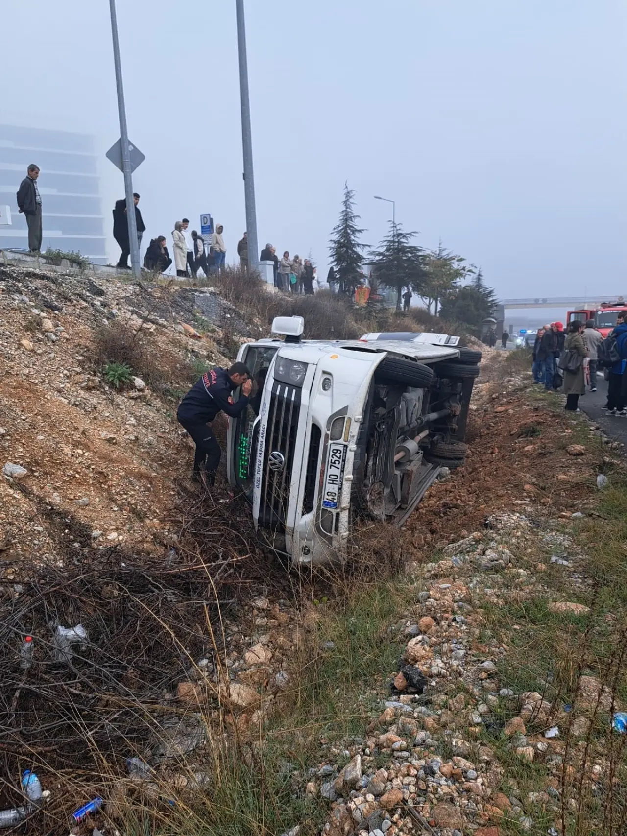 Muğla’da yolcu minibüsü şarampole yuvarlandı: Çok sayıda yaralı var 1