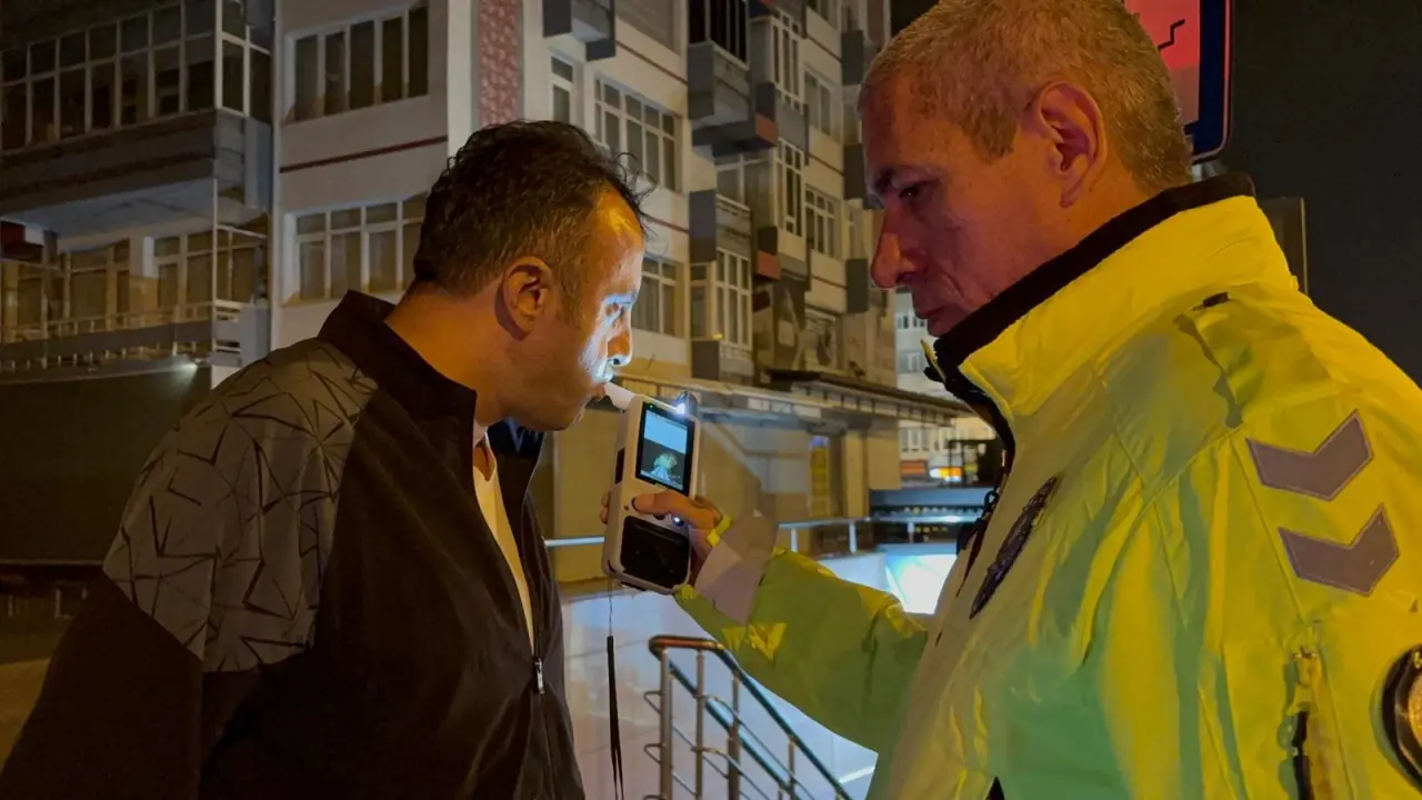 Ehliyetsiz sürücüyü kurtarmaya gelen kişi de ehliyetsiz çıktı 5