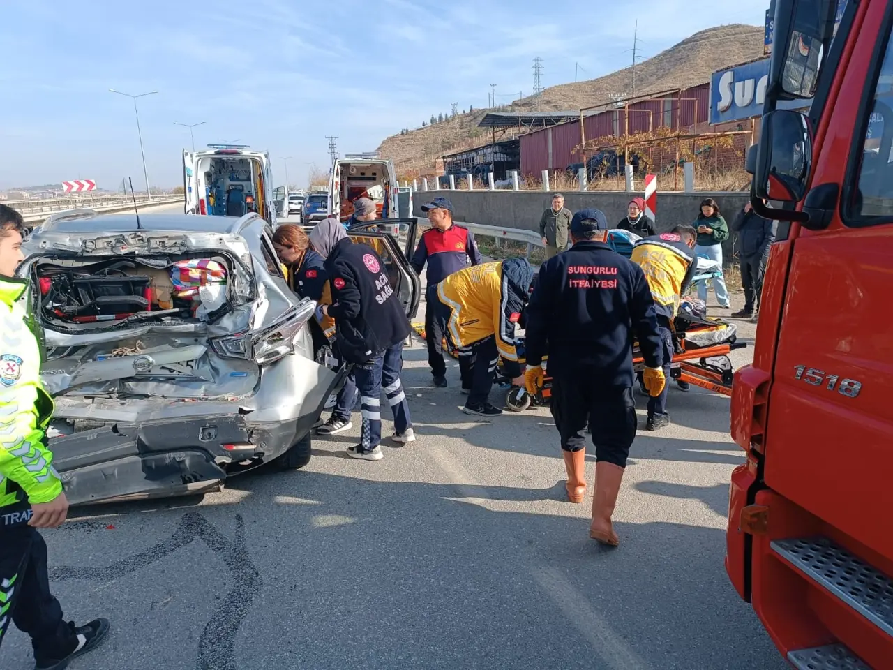 Cip ve kamyon çarpıştı! Aile tatili kabusa döndü 4