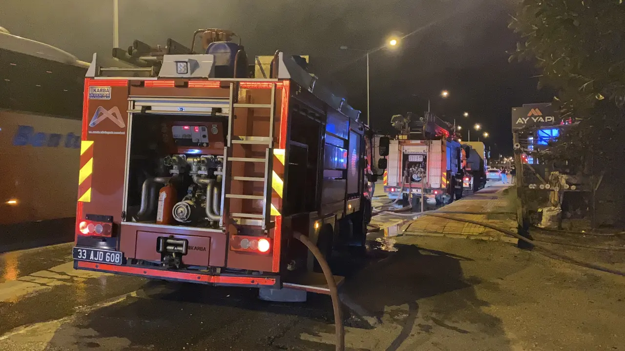 Mersin'de ahşap baraka alev alev yandı: Komşular dehşeti anlattı! 5