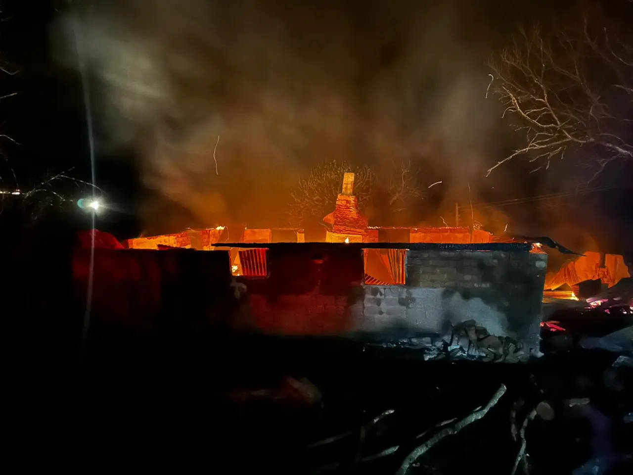 Kastamonu’da bir ev küle döndü! İçeriden gelen haber yürek burktu 1