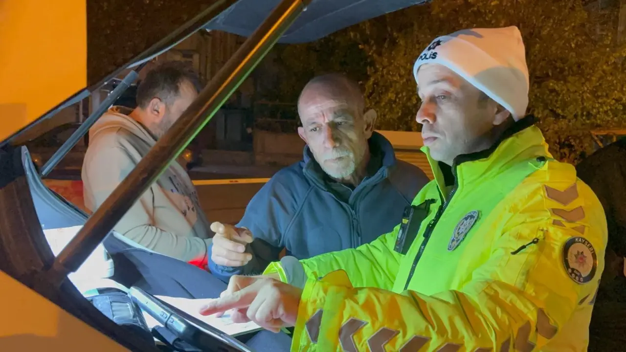 Ehliyetsiz sürücüyü kurtarmaya gelen kişi de ehliyetsiz çıktı 3