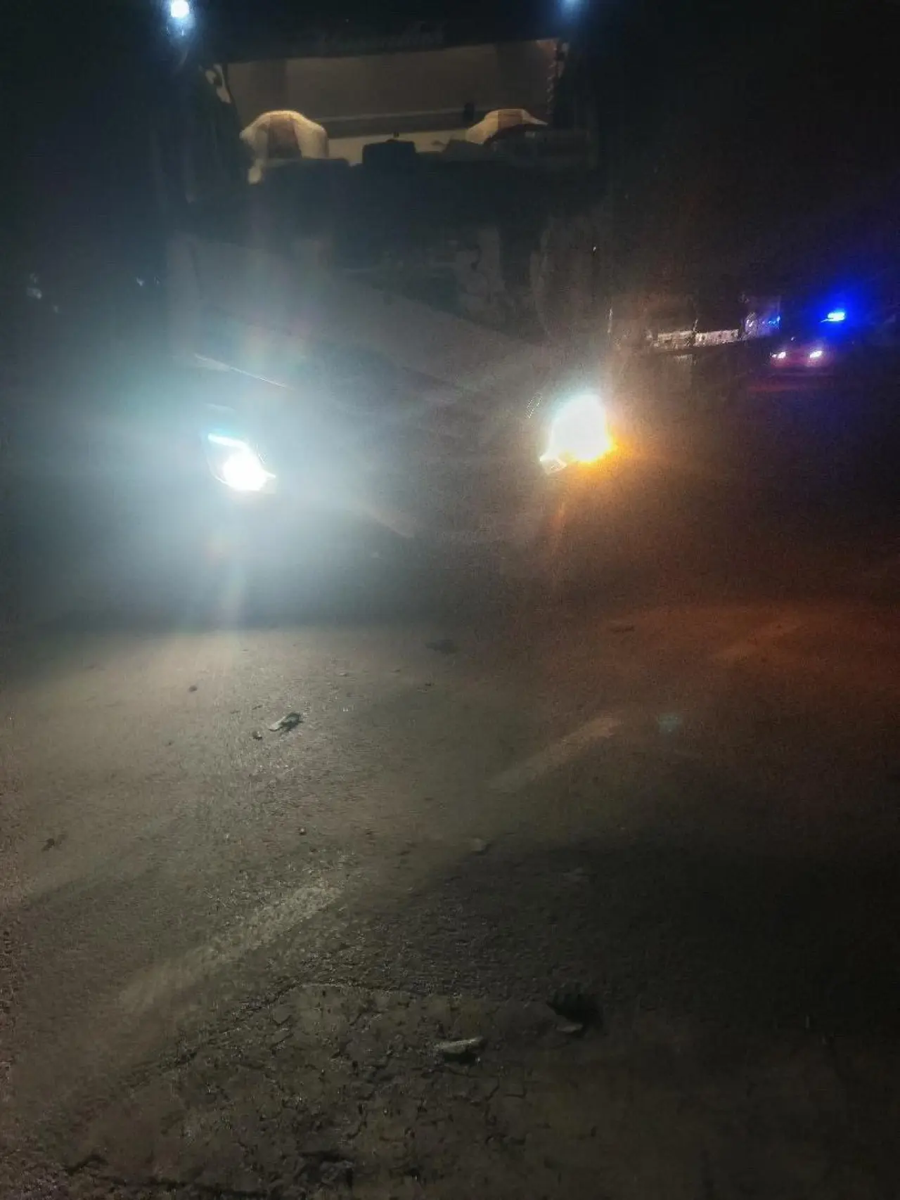 Trafiği bir anda felç eden kaza! Tır ve minibüs kafa kafaya geldi 2