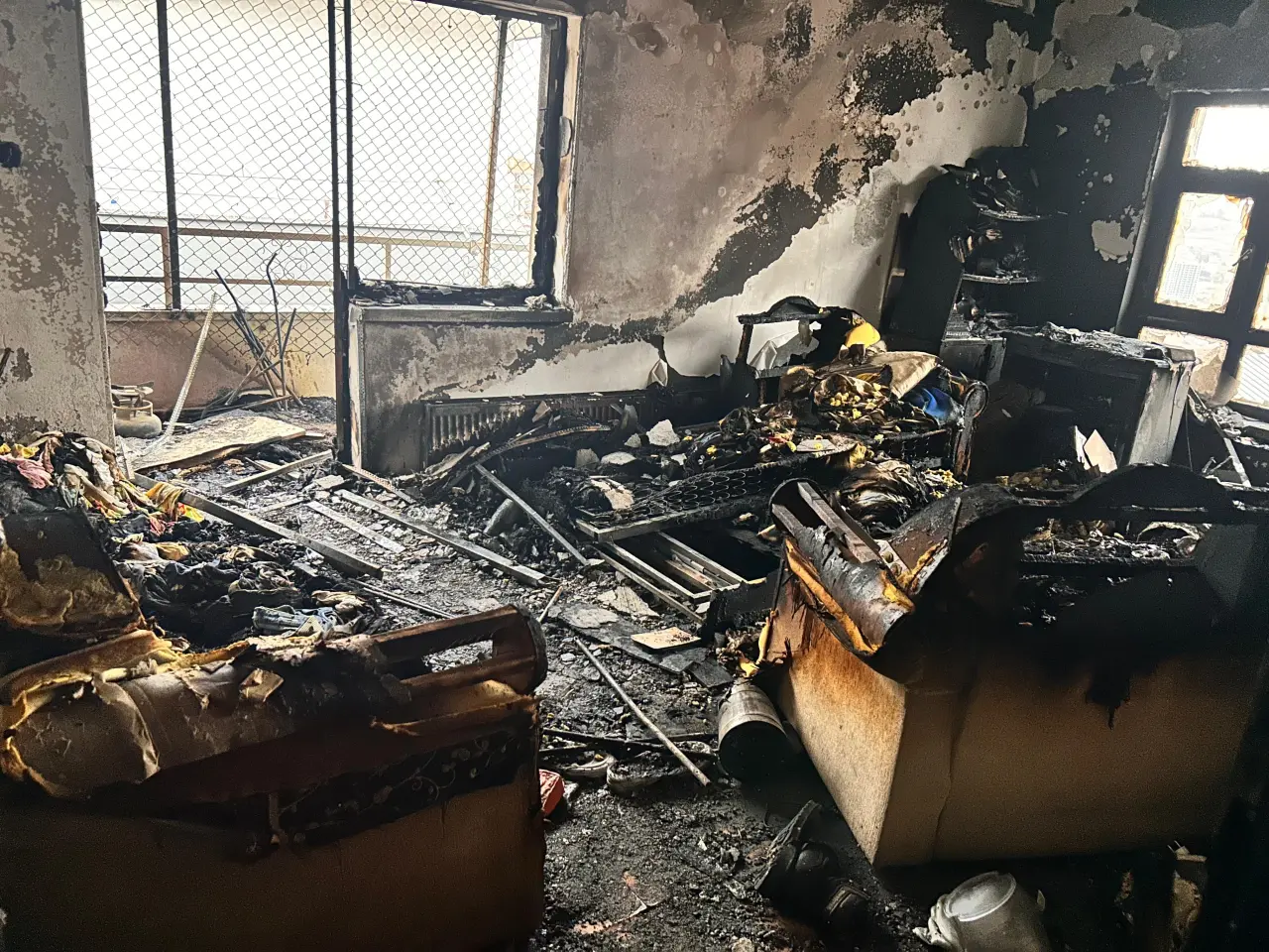 Mamak’ta şoke eden yangın! Apartman alevler içinde 4