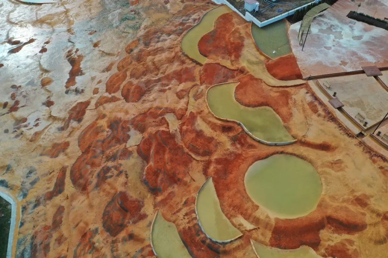 48°C’lik Şifa ve Altın Renk 20