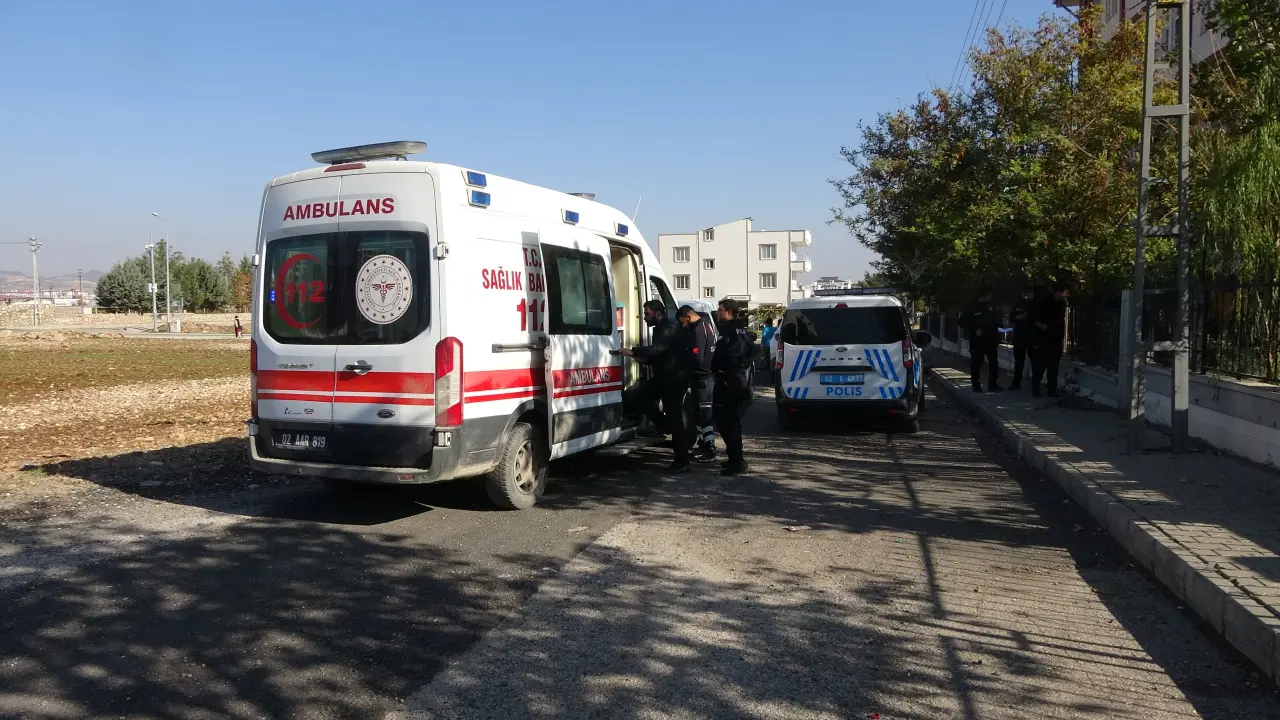 Bıçaklı saldırgan sokakta panik yarattı! Adıyaman sokaklarında kanlı anlar 2