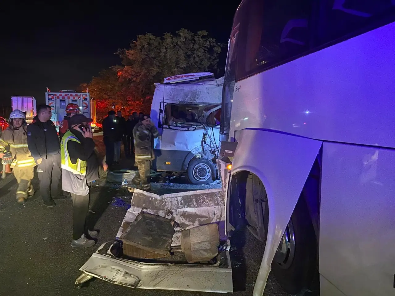 Kemalpaşa’da kavşakta feci çarpışma! Bölge bir anda karıştı 1