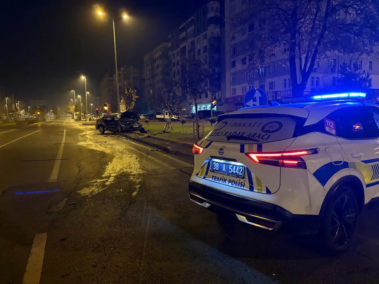 Kayseri’de bulvarda şiddetli çarpışma! Gecenin sessizliği bir anda bozuldu 4