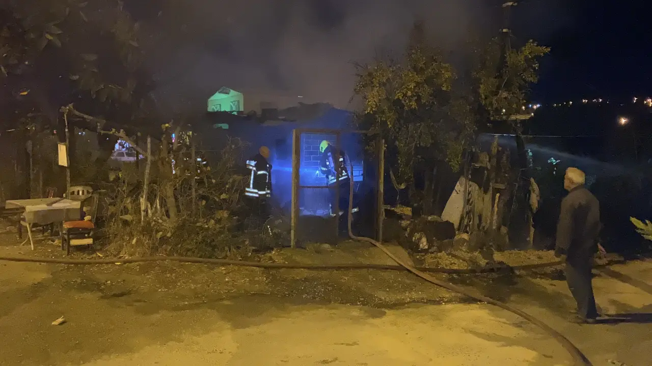 Mersin'de ahşap baraka alev alev yandı: Komşular dehşeti anlattı! 6