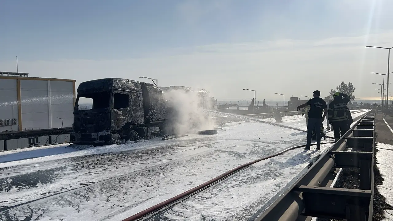 Mazot yüklü tankerde korku dolu anlar! Alevler gökyüzünü kapladı 3