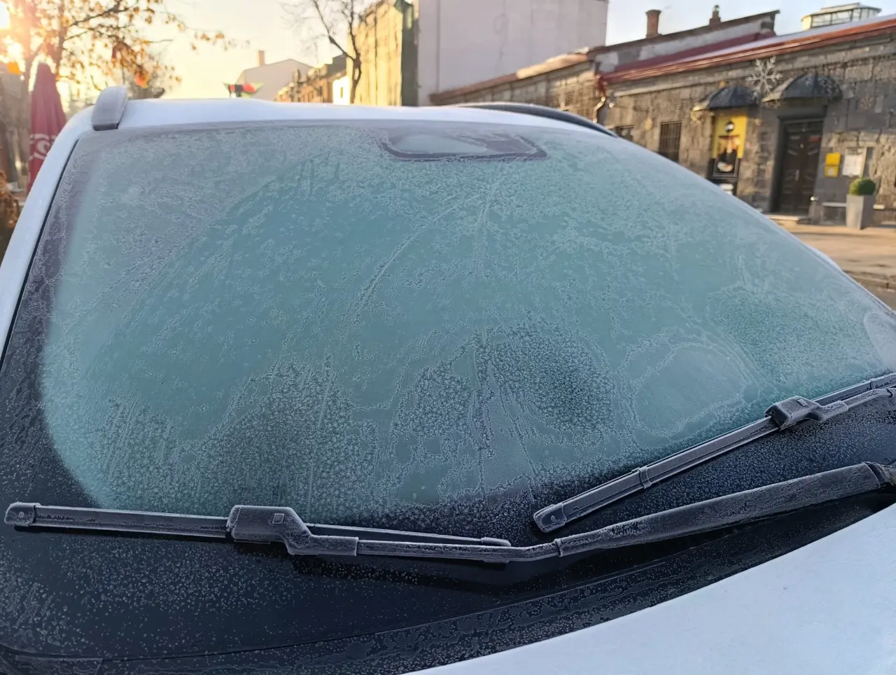 Kars’ta eksi 13 şoku! Araçların camları buz tuttu 3