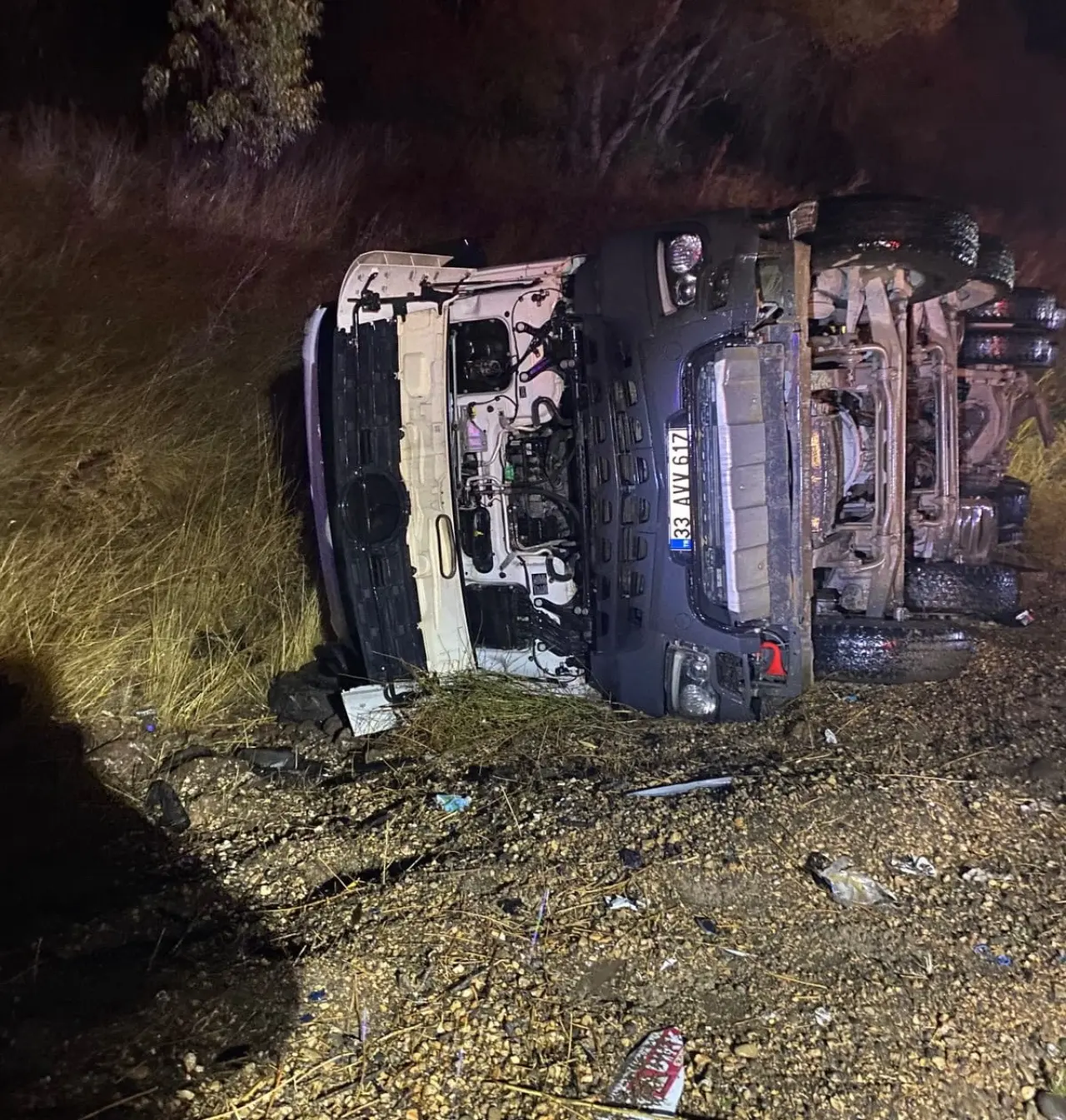 Adıyaman yolunda yürekleri ağza getiren çarpışma! 1