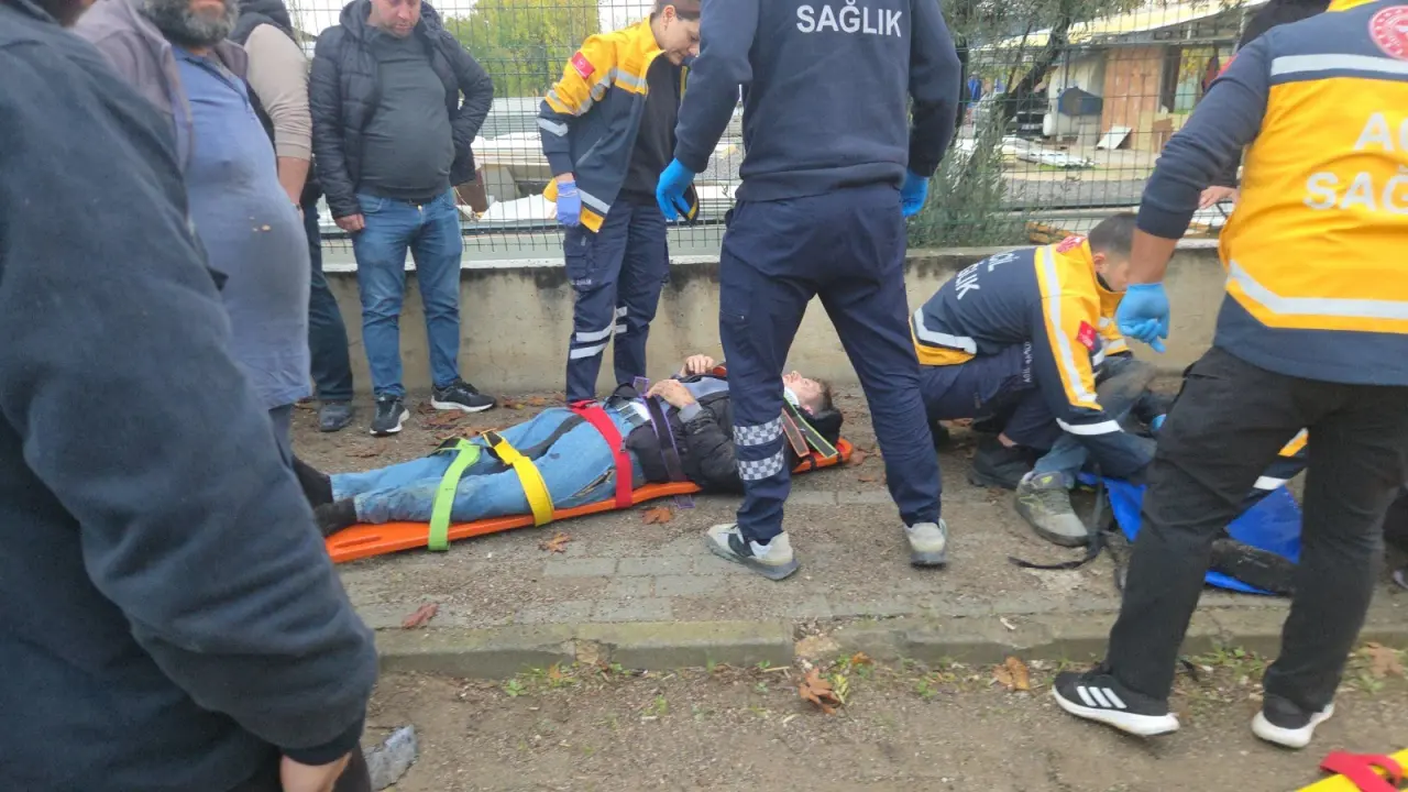 Sabah mesaisi kâbusa döndü! Çarpmanın etkisiyle 30 metre uçtular 3