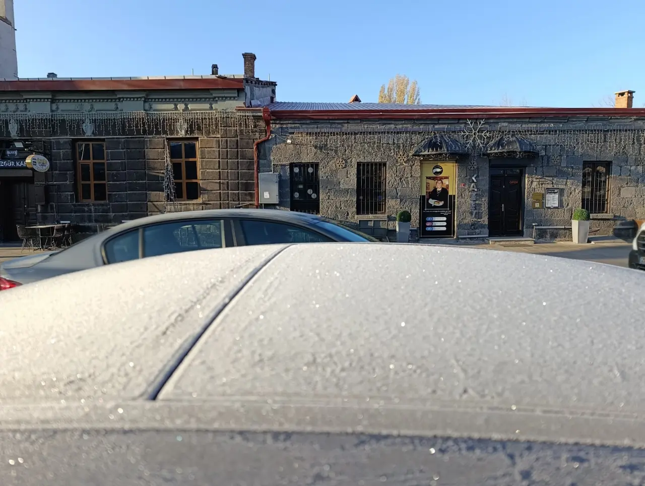 Kars’ta eksi 13 şoku! Araçların camları buz tuttu 4