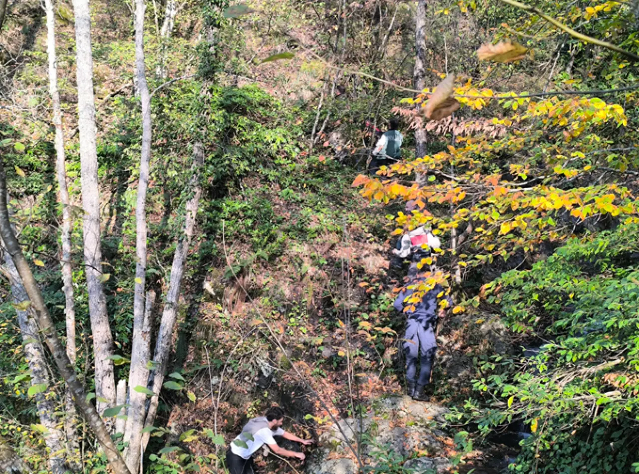 Kuzgunların izinde acı gerçek: Kayıp annenin cansız bedenine ulaştı 1