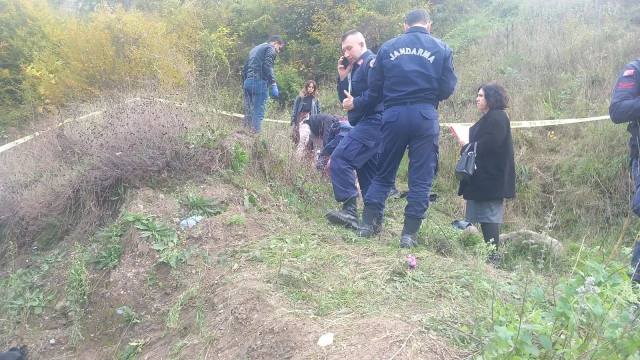 D-140 karayolunda aile faciası! Araç metrelerce yuvarlandı 2