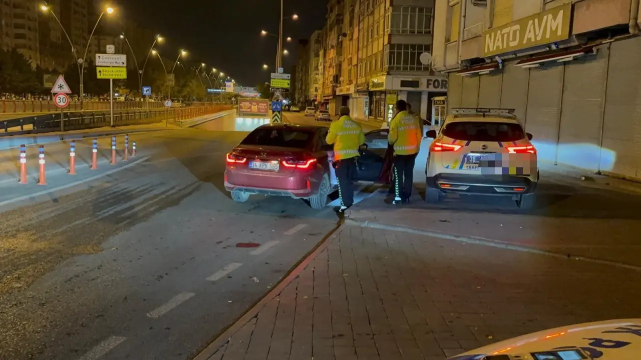 Ehliyetsiz sürücüyü kurtarmaya gelen kişi de ehliyetsiz çıktı 1