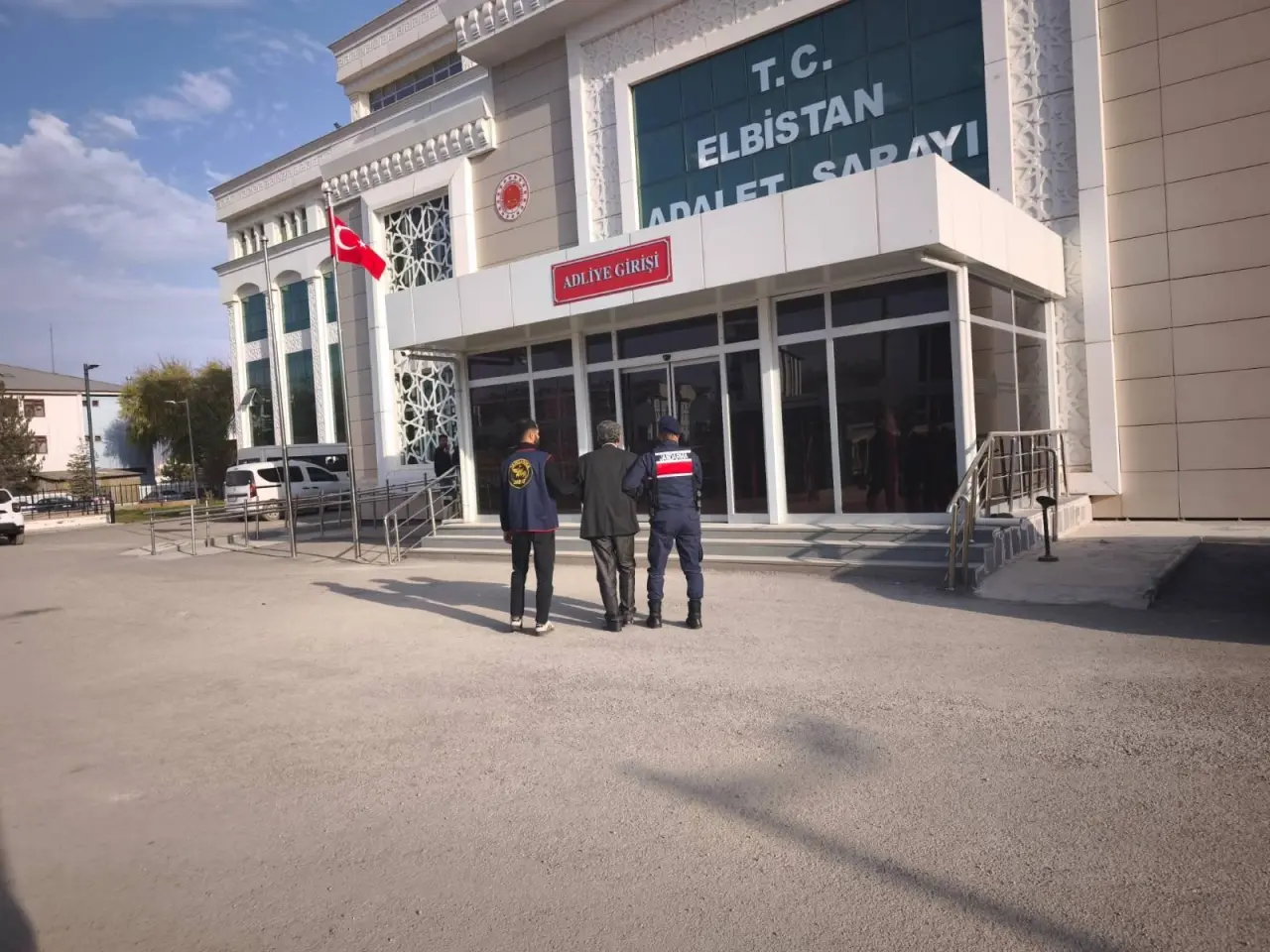 Geçmişten kaçamadı: 22 yıllık firar son buldu 3