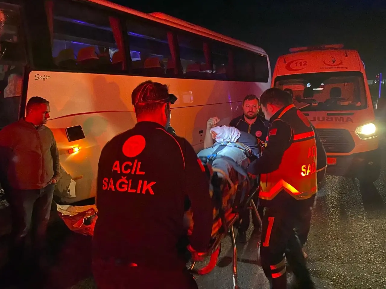 Kemalpaşa’da kavşakta feci çarpışma! Bölge bir anda karıştı 3