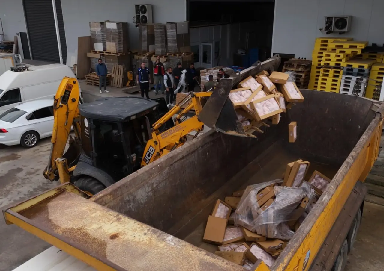 Tavuk depolarında sağlık alarmı! 2 işletme mühürlendi 4