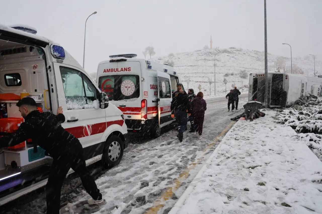 Nevşehir’de takla atan işçi servisinden ilginç görüntü: O anlar dikkat çekti! 4