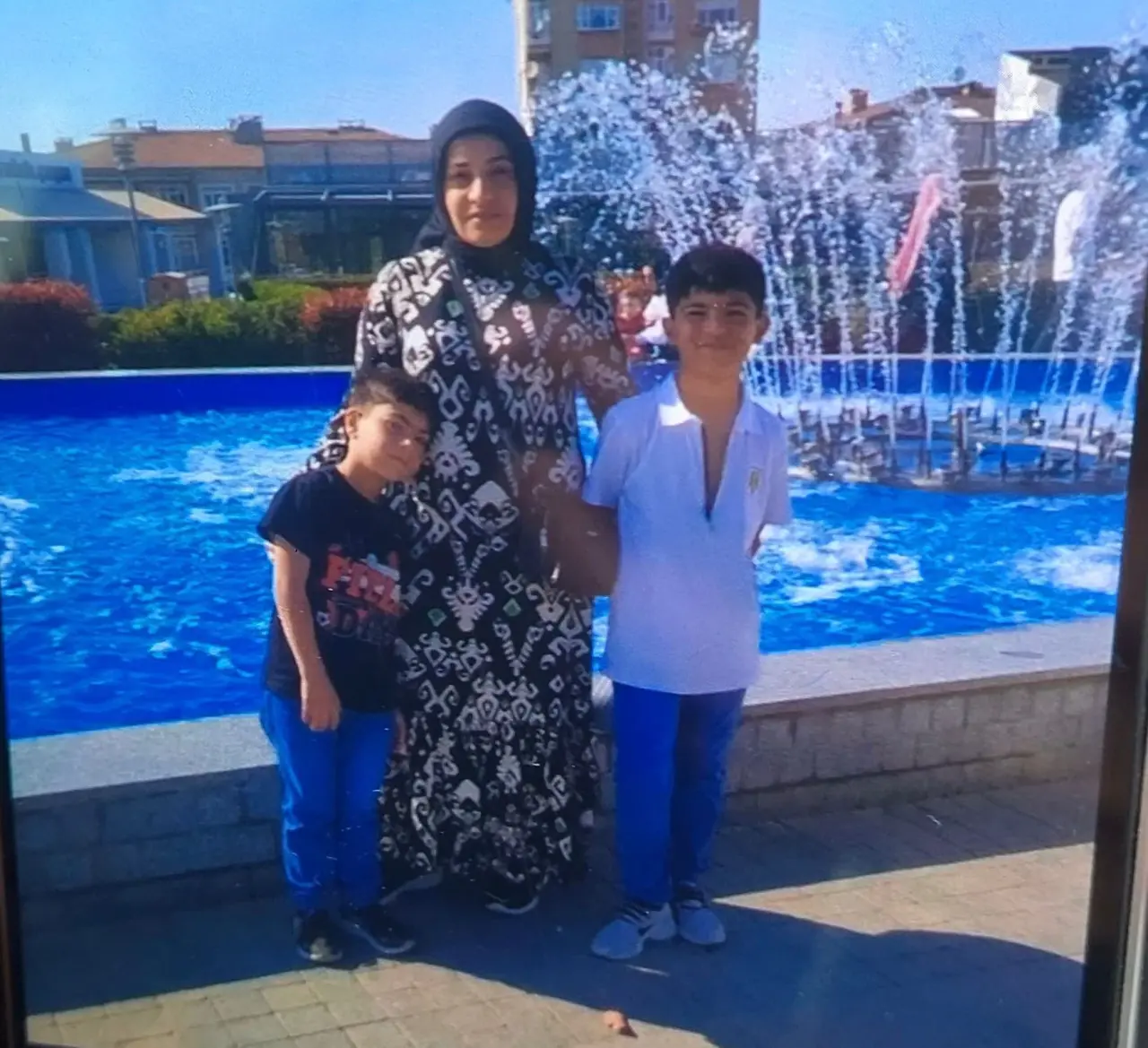 Yangında altı can gitti, aileler yasta: 'Birbirlerine sarılarak ölmüşler' 2