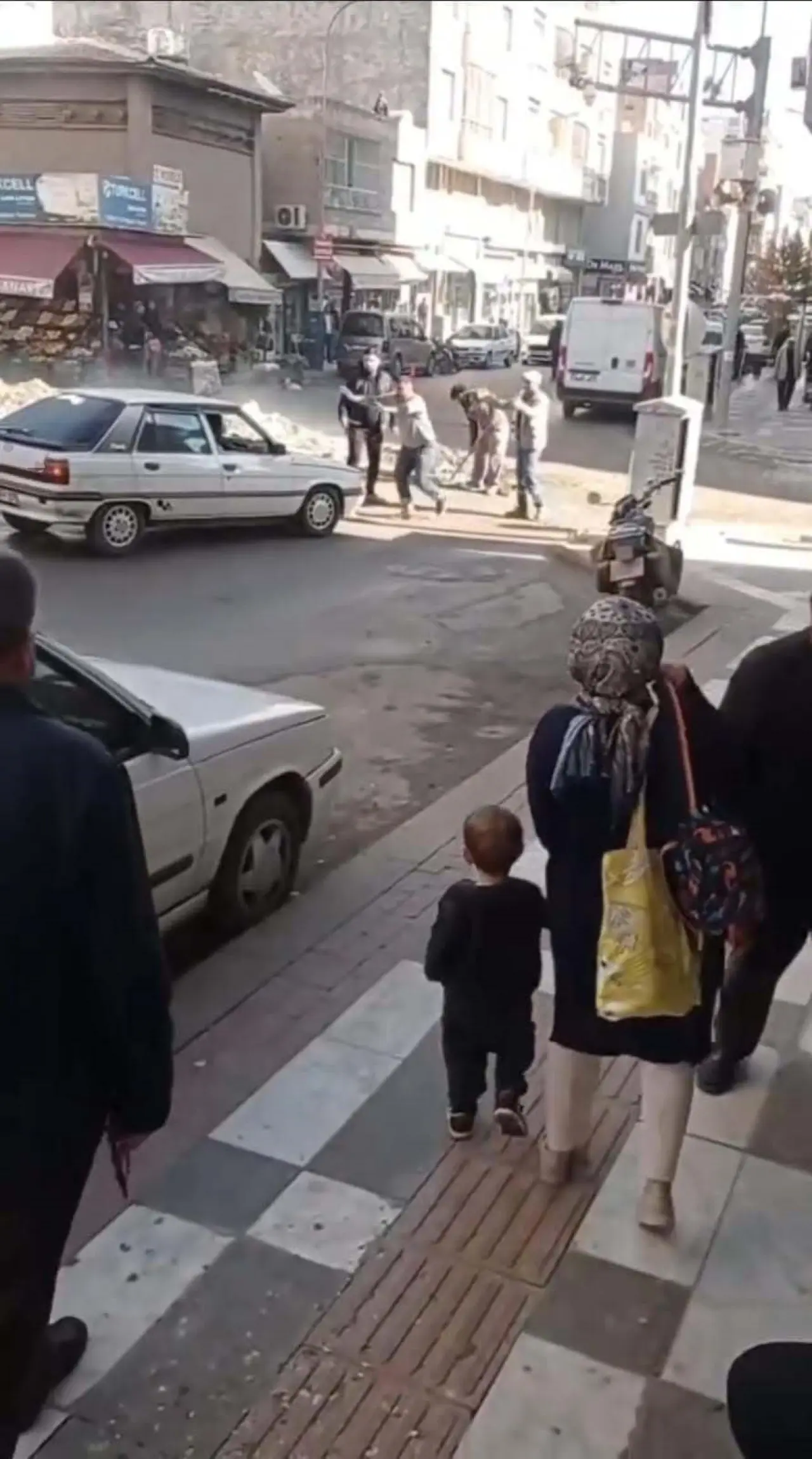 Viranşehir’de doğalgaz hattı patladı: Cadde bir anda savaş alanına döndü 3