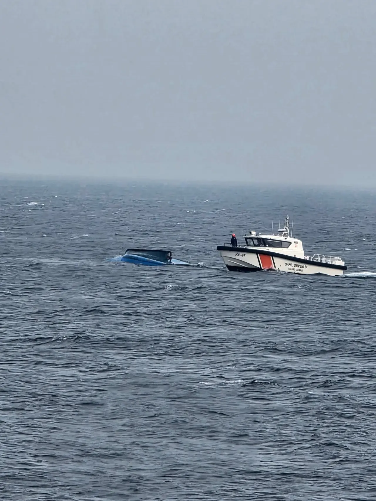 Giresun açıklarında yürek yakan son: Balıkçı teknesi alabora oldu 3