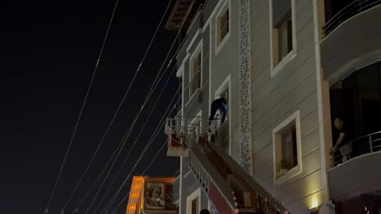 Kapı arkasında kalan minik için dakikalarla yarış: İtfaiyeden nefes kesen kurtarma 2