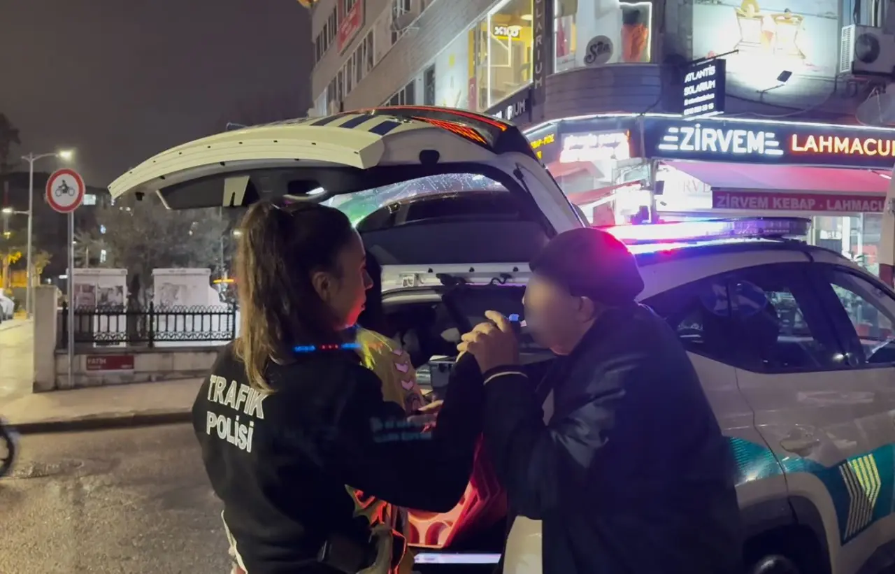 Kendisine çarpan sürücüyü alkollü sanıp anahtarını aldı! Avcılar’da ilginç anlar 2