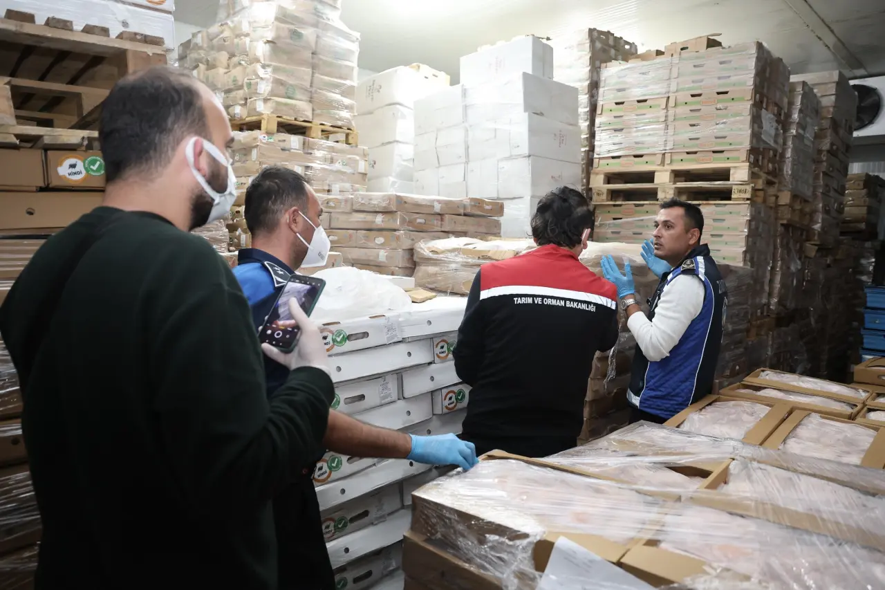 Tavuk depolarında sağlık alarmı! 2 işletme mühürlendi 2