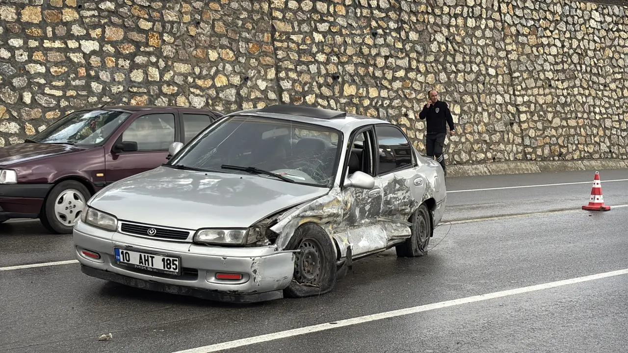 Bolu yolunda çarpışma silsilesi: Araçlar birbirine girdi 1
