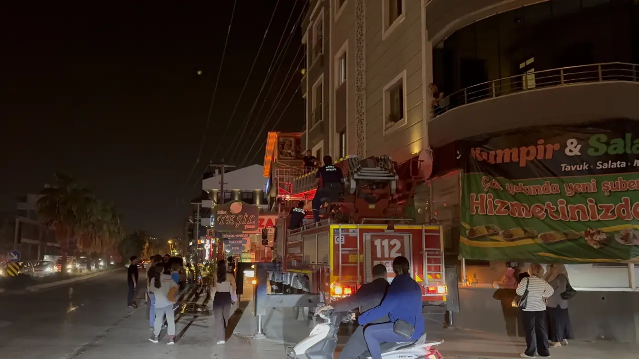 Kapı arkasında kalan minik için dakikalarla yarış: İtfaiyeden nefes kesen kurtarma 4