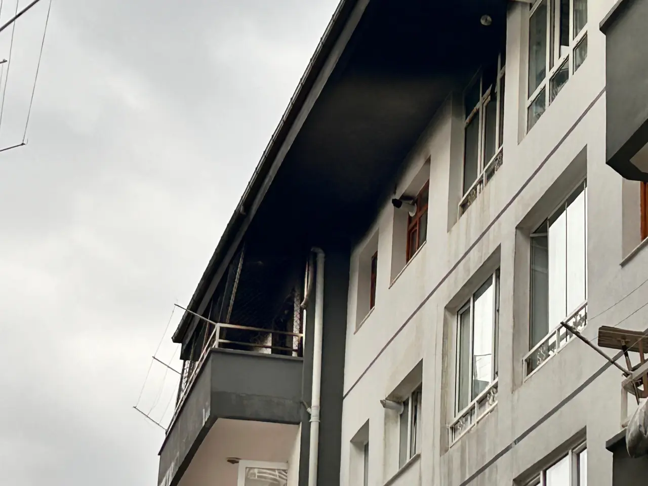 Mamak’ta şoke eden yangın! Apartman alevler içinde 7