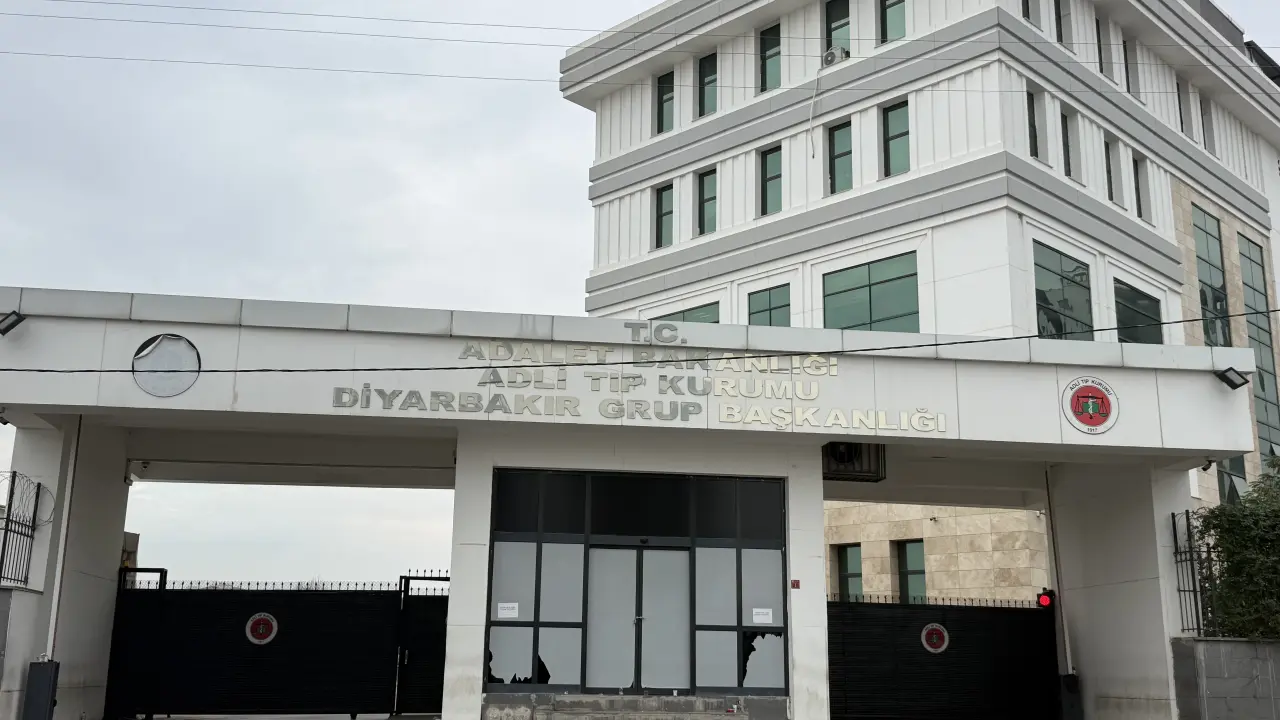 Halı Saha Çıkışı Kanlı Saldırı: Otomobile Ateş Açıldı 4