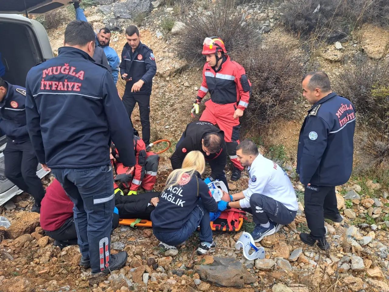 Muğla’da yolcu minibüsü şarampole yuvarlandı: Çok sayıda yaralı var 3