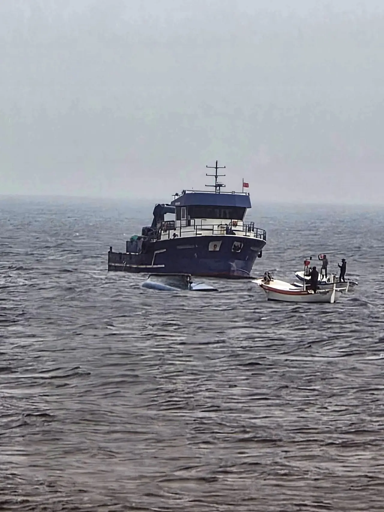 Giresun açıklarında yürek yakan son: Balıkçı teknesi alabora oldu 1