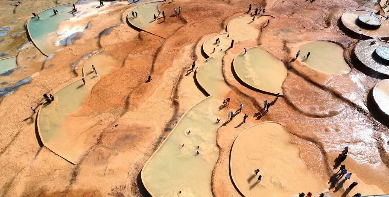 48°C’lik Şifa ve Altın Renk 7