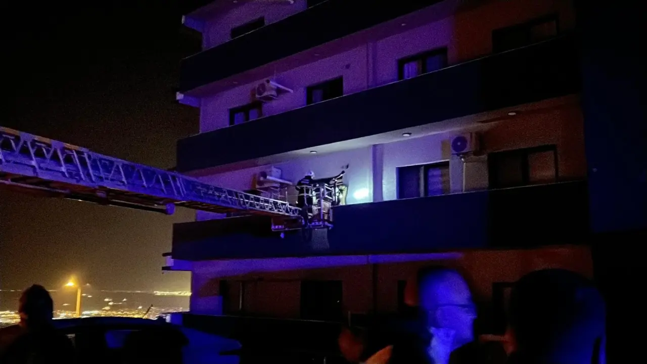 Alevlerden kaçarken yanlış kata indiler: Hatay’da yürek yakan olay! 2