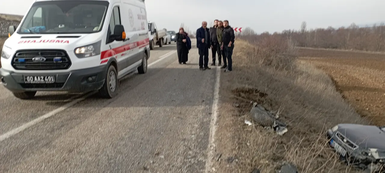 Yeşilyurt’ta feci kaza! Kafa kafaya çarpışan araçlar hurdaya döndü 3